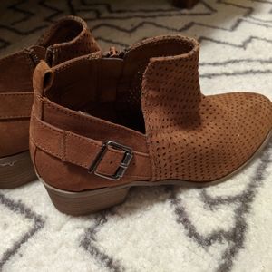 Universal Thread Brown Booties ✨🥾